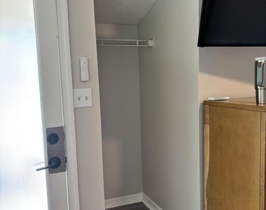 1903 Fletcher Street - Photo Thumbnail 10