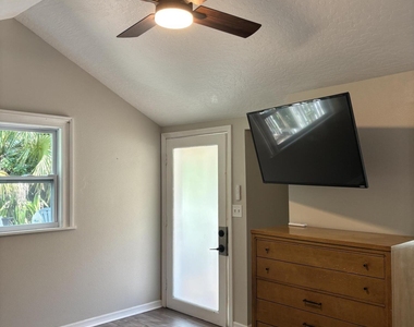 1903 Fletcher Street - Photo Thumbnail 9