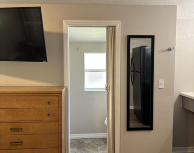 1903 Fletcher Street - Photo Thumbnail 6