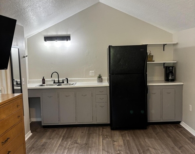 1903 Fletcher Street - Photo Thumbnail 2