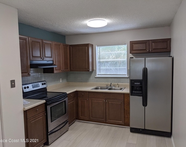 323 Olmstead Drive - Photo Thumbnail 5