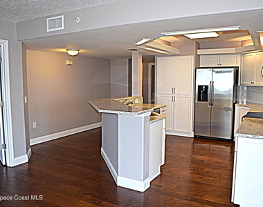801 Del Rio Way - Photo Thumbnail 4