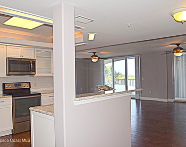 801 Del Rio Way - Photo Thumbnail 3