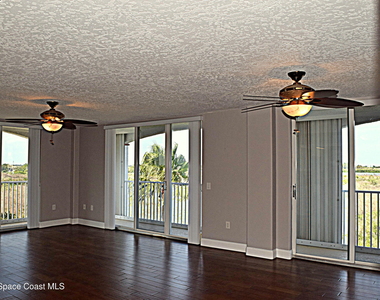 801 Del Rio Way - Photo Thumbnail 2