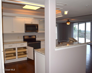 801 Del Rio Way - Photo Thumbnail 5
