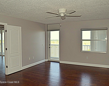 801 Del Rio Way - Photo Thumbnail 6