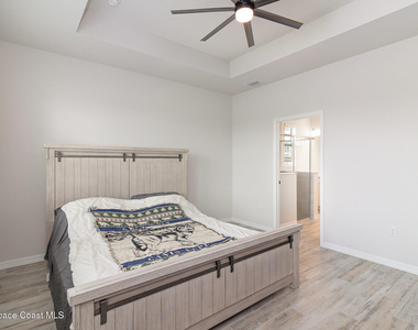 2406 Kamin Drive - Photo Thumbnail 8