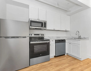 248 West 35th Street - Photo Thumbnail 3