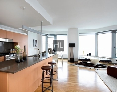 Spruce Street - Photo Thumbnail 1