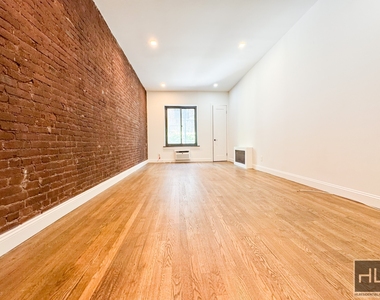 East 80th Street - Photo Thumbnail 3