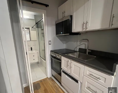 West 53 Street - Photo Thumbnail 1