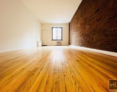 East 80th Street - Photo Thumbnail 2