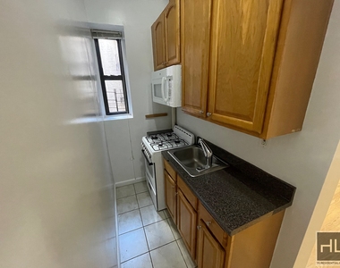 West 187 Street - Photo Thumbnail 2