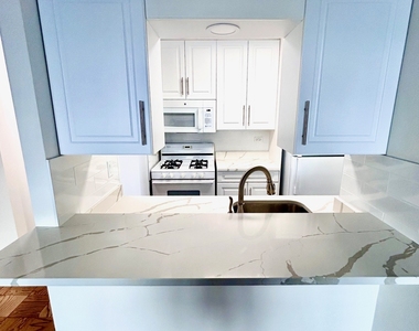 East 71st Street - Photo Thumbnail 2