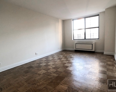 East 71st Street - Photo Thumbnail 4