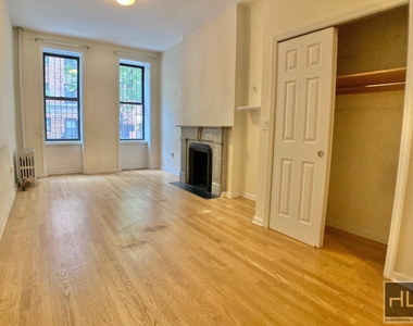 East 89 Street - Photo Thumbnail 1