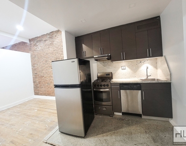 East 80 Street - Photo Thumbnail 4