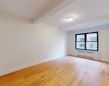 East 56 Street - Photo Thumbnail 3