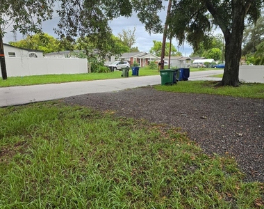 9320 N Elmer Street - Photo Thumbnail 14
