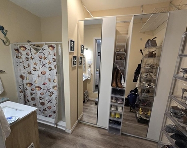9320 N Elmer Street - Photo Thumbnail 4