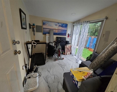 9320 N Elmer Street - Photo Thumbnail 9