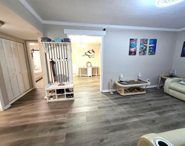 9320 N Elmer Street - Photo Thumbnail 2