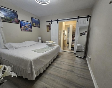 9320 N Elmer Street - Photo Thumbnail 3