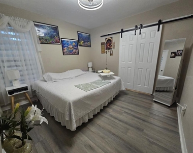 9320 N Elmer Street - Photo Thumbnail 5