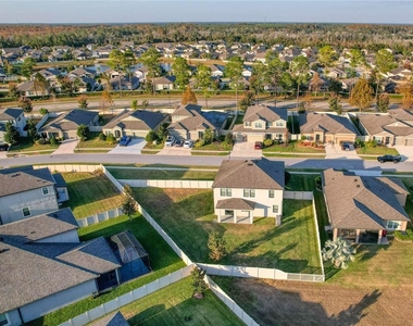 18576 Obregan Drive - Photo Thumbnail 10