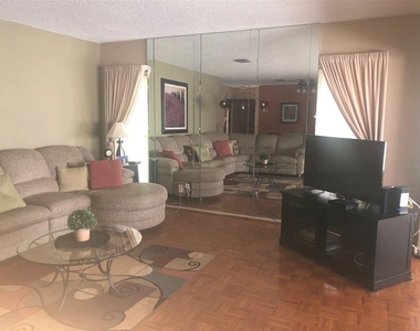 221 Cedarwood Circle - Photo Thumbnail 6