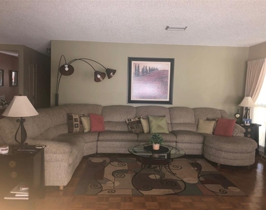 221 Cedarwood Circle - Photo Thumbnail 4