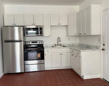 501 Athens Street - Photo Thumbnail 5