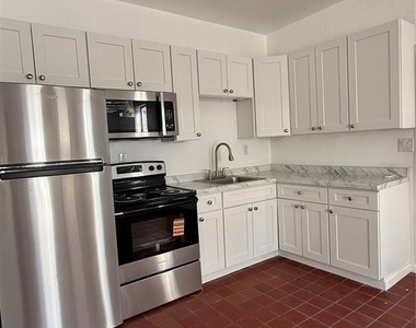 501 Athens Street - Photo Thumbnail 11