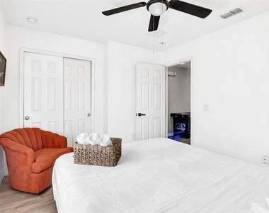 5492 Paradise Cay Circle - Photo Thumbnail 17