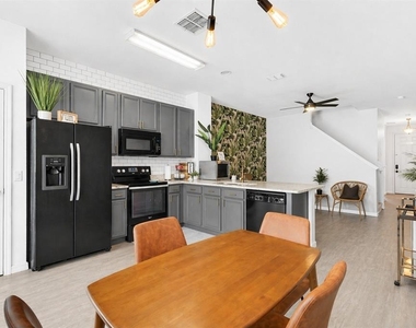 5492 Paradise Cay Circle - Photo Thumbnail 4