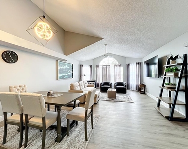 2731 N Poinciana Boulevard - Photo Thumbnail 19