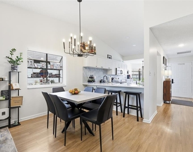 250 Homewood Avenue - Photo Thumbnail 6