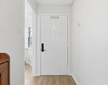 250 Homewood Avenue - Photo Thumbnail 1
