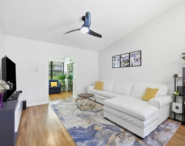 250 Homewood Avenue - Photo Thumbnail 7
