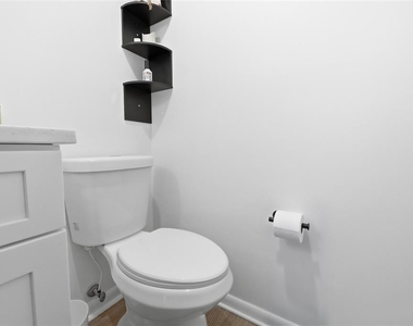 250 Homewood Avenue - Photo Thumbnail 19