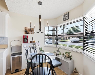 250 Homewood Avenue - Photo Thumbnail 5