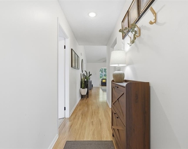 250 Homewood Avenue - Photo Thumbnail 2