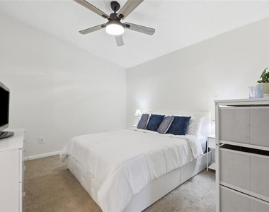 250 Homewood Avenue - Photo Thumbnail 16