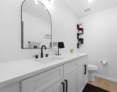 250 Homewood Avenue - Photo Thumbnail 18