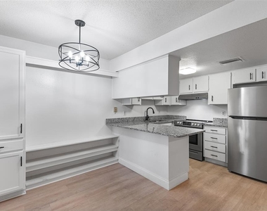 555 62nd Street S - Photo Thumbnail 3