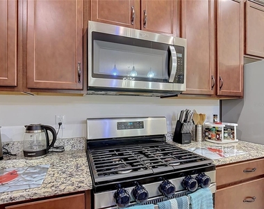 2720 Greenlands Street - Photo Thumbnail 8