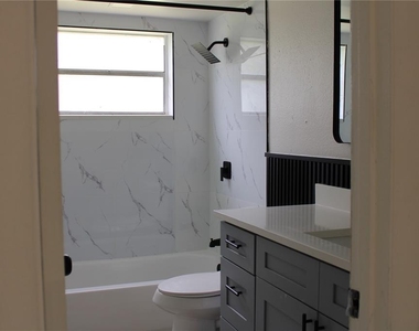 703 Michigan Court - Photo Thumbnail 6