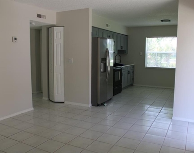 703 Michigan Court - Photo Thumbnail 3