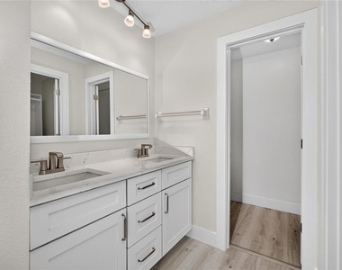 1225 Hoffner Avenue - Photo Thumbnail 5