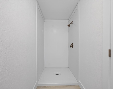 1225 Hoffner Avenue - Photo Thumbnail 6